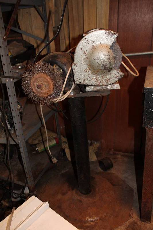 lot 17 image: Hanson Tools Heavy Duty Electric Bench Grinder w Stand