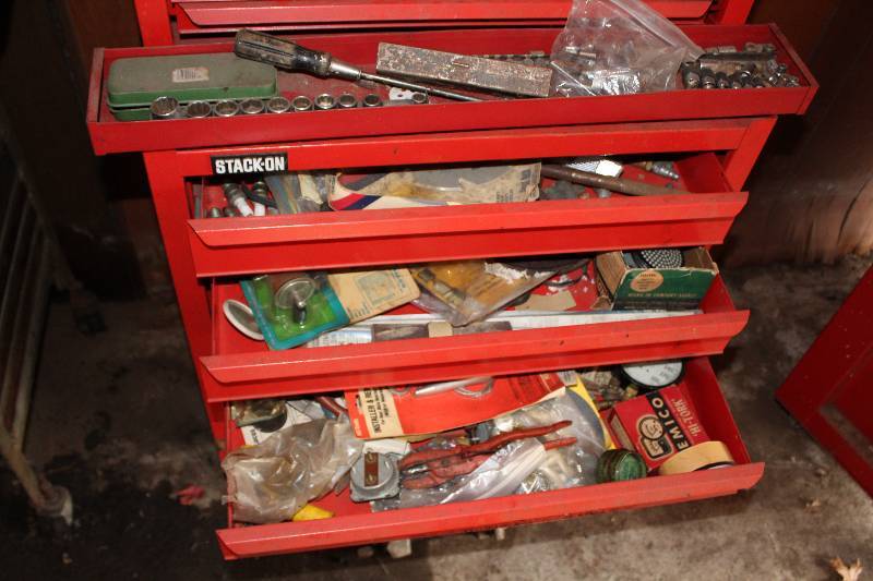 lot 52 image: Tool Box Contents - Sockets, Saw Blades, Wrenches, Auto Filters, Gear Puller, Hack Saw, And More
