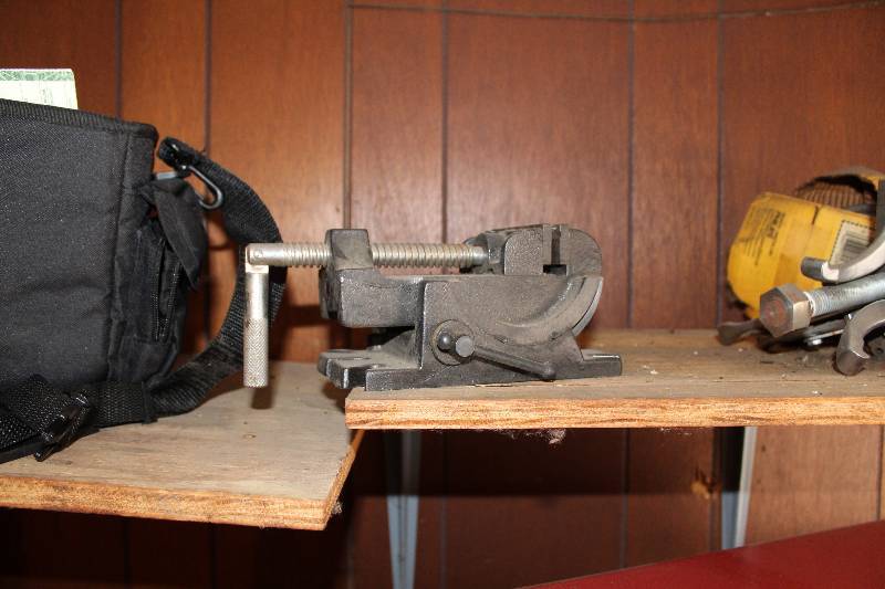 lot 55 image: Bench Vise