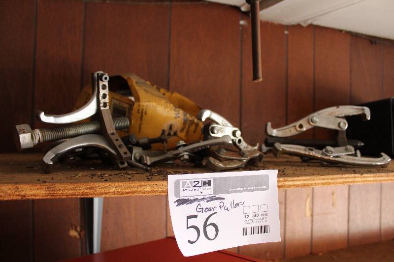 lot 56 image: Gear Pullers - 4in., 5in.