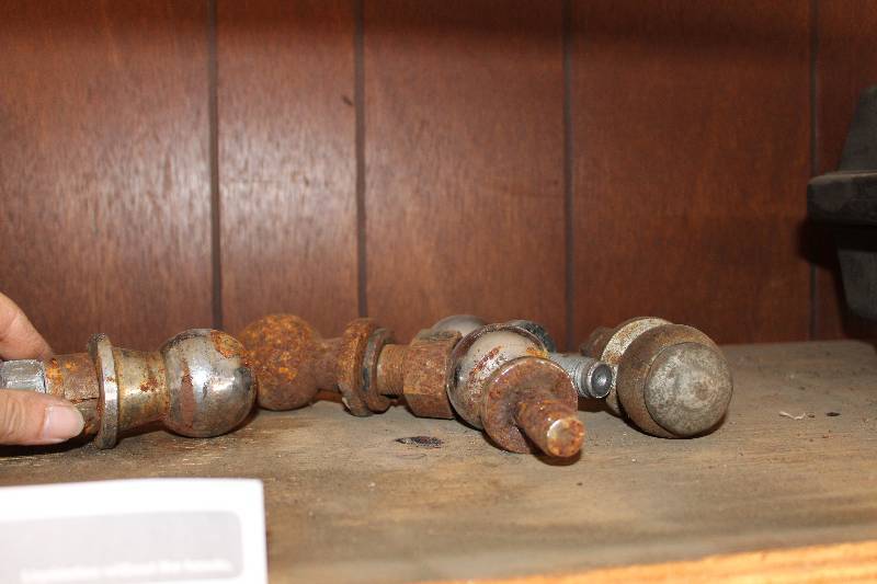 lot 57 image: Trailer Hitch Balls - 2in.