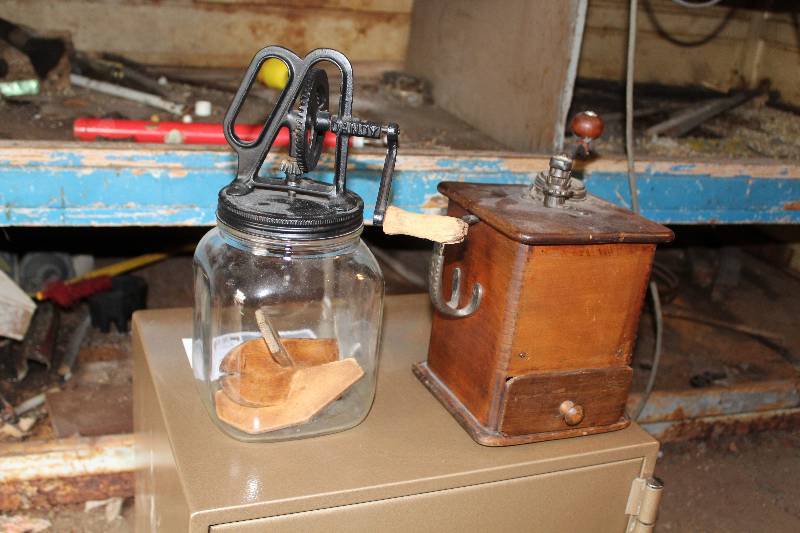 lot 49 image: Coffee Grinder, Tea Maker