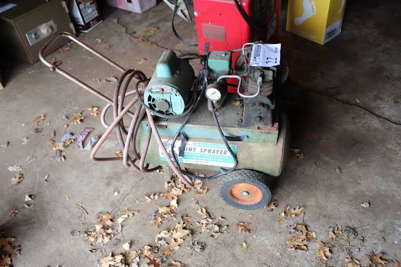 lot 22 image: Sears 60 psi 4-Cylinder Paint Sprayer