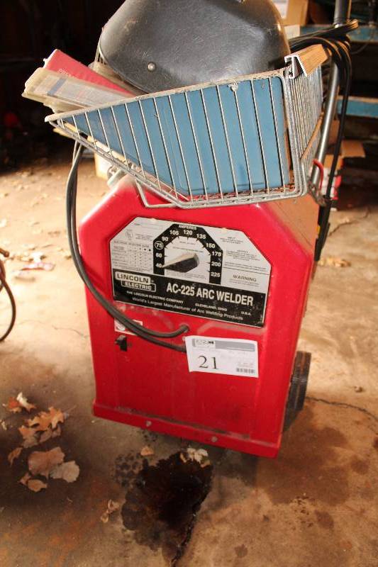 lot 21 image: Lincoln Electric AC-225 Arc Welder