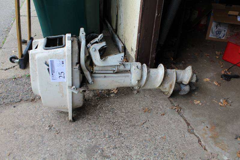 lot 25 image: 1962 Johnson FD-16 Fishing Motor, 18 HP 2 Stroke Outboard