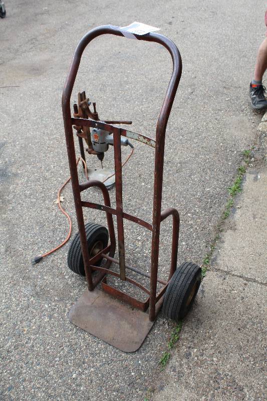 lot 250 image: 2-Wheel Hand Truck