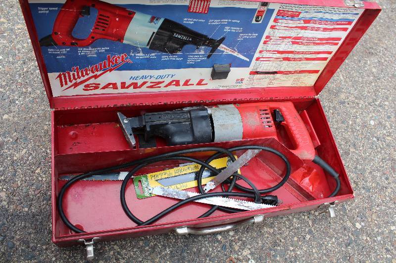 lot 239 image: MIlwaukee Sawzall