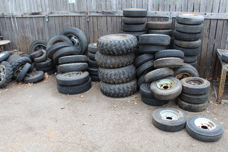 lot 230 image: Tires w Wheels