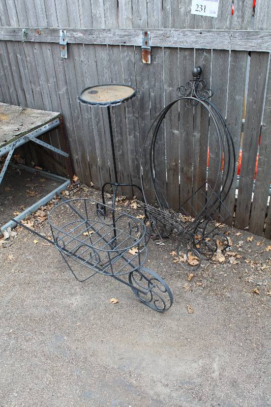 lot 231 image: Lawn Dcor - Wheelbarrow, Table, Stands