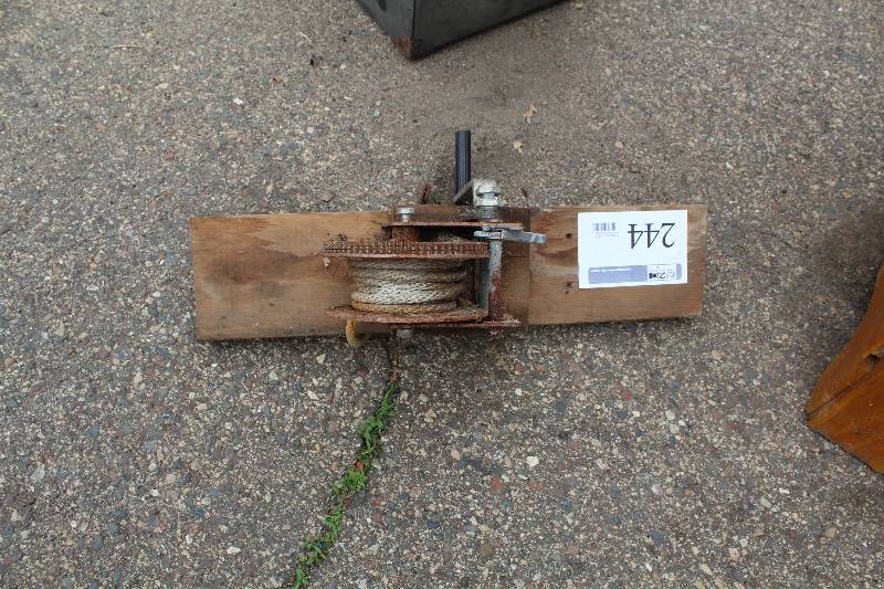 lot 244 image: Hand Winch
