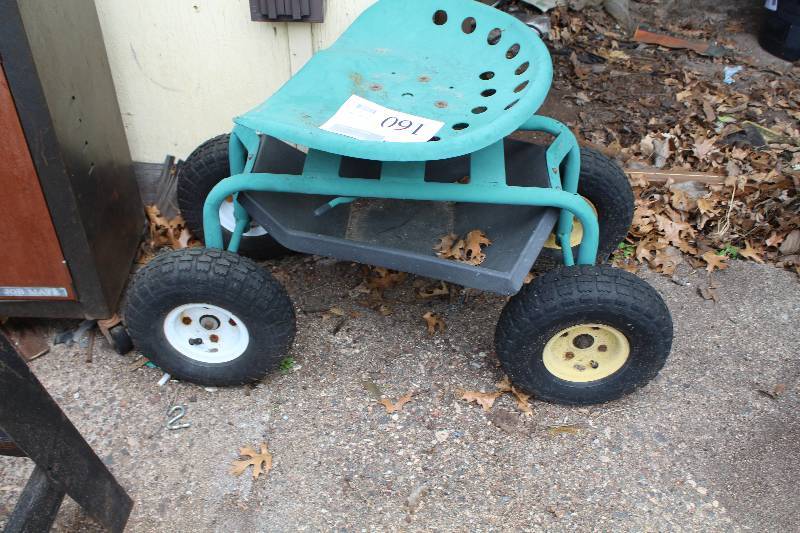 lot 160 image: Rolling Tool Stool w Oversized Tires
