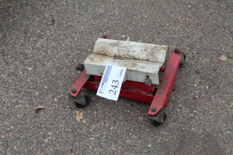lot 243 image: 450lbs. TransmissionDifferential Jack