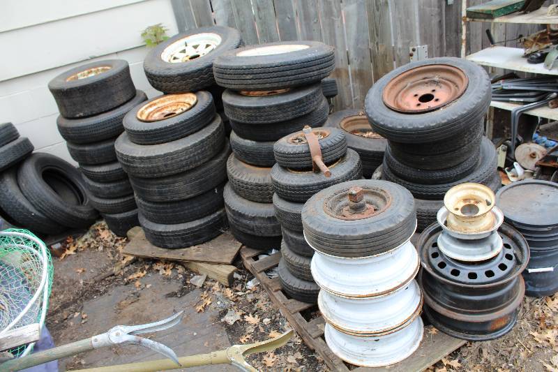 lot 228 image: Tires w Rims