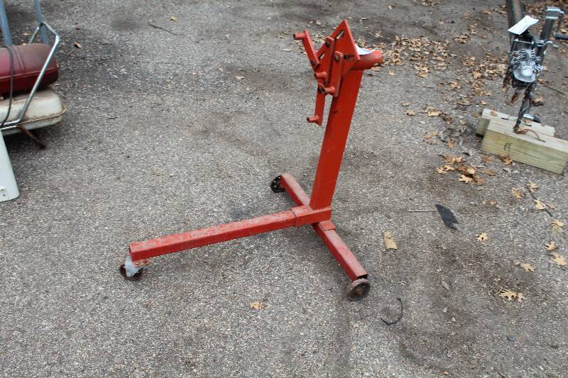 lot 140 image: Engine Stand