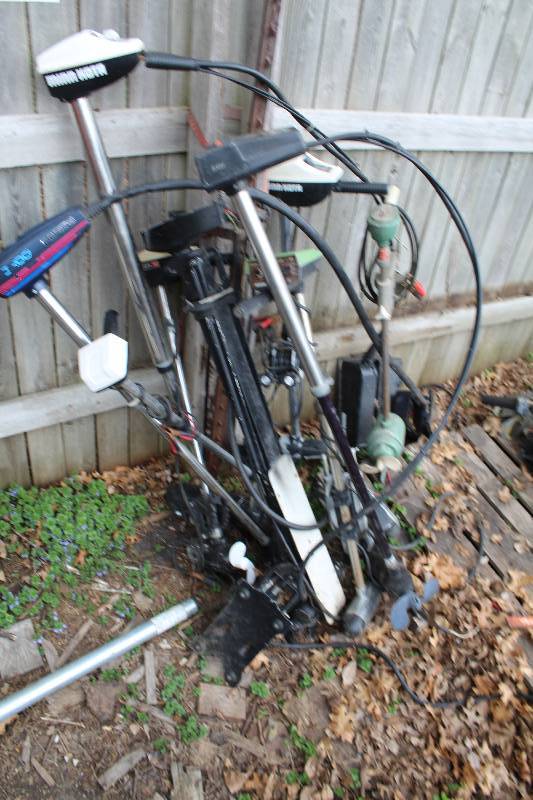lot 222 image: Lot of (8) Fish Trolling Motors For Parts
