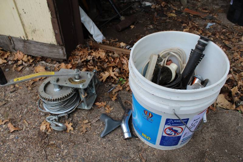 lot 155 image: Boat Winch, Misc Vacuum Parts