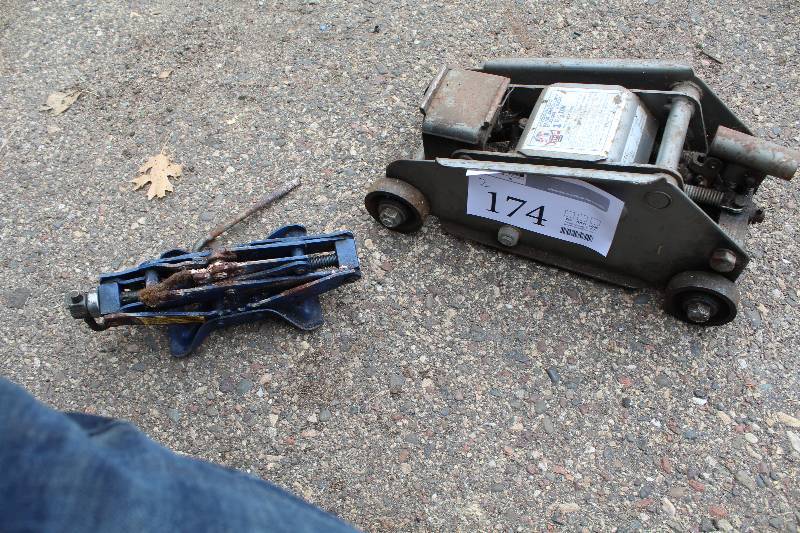 lot 174 image: Lot of (2) Floor Jacks - 1) Scissor, 1) 1-12-Ton Hydraulic Mini Pro Lift