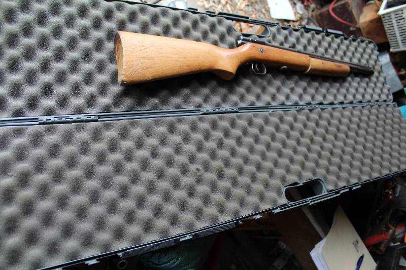 lot 178 image: Montgomery Ward Hawthorne .22 Pellet Gun w Case