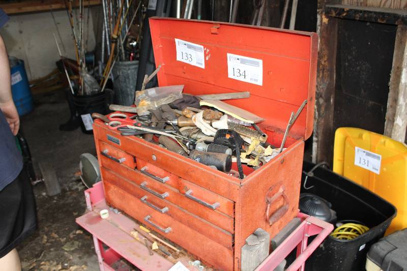 lot 134 image: Montgomery Ward 6-Drawer Metal Tool Box