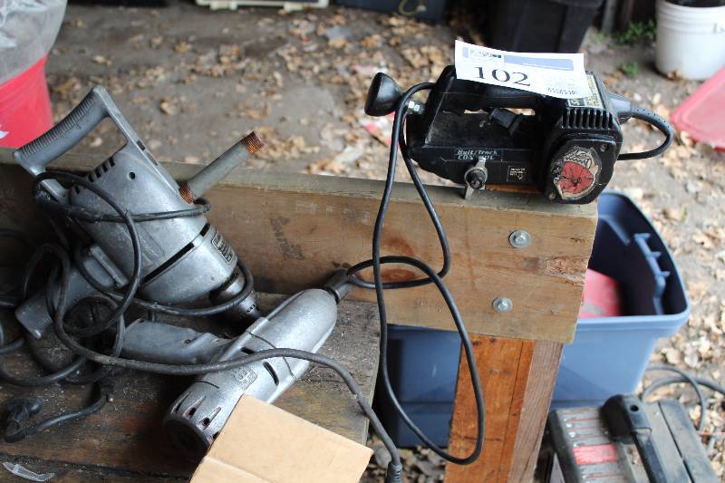 lot 102 image: Lot of (3) Power Tools - Skil 7102 2.5x16in. Belt Sander, Dormeyers 5201 12in. Drill, Ratchet