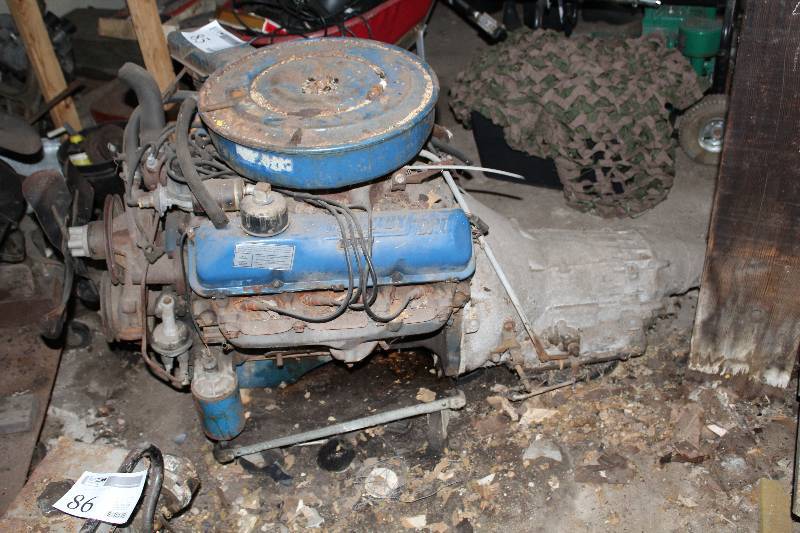 lot 85 image: Ford V8 Engine w Transmission