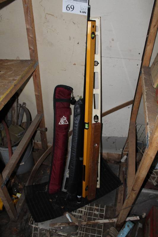 lot 69 image: Carpenter Levels, Pool Cues w Bags