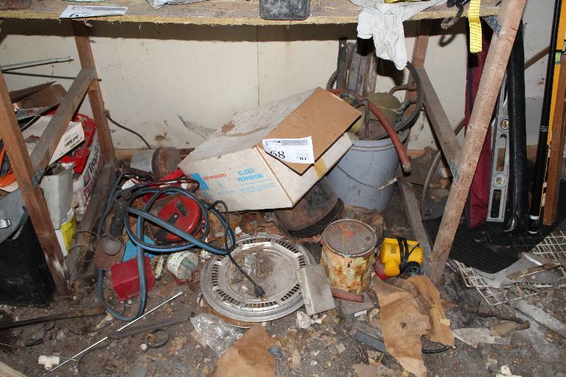 lot 68 image: Shop Light, Sears 7A 183 110V Cord Reel, Animal Trap, And More