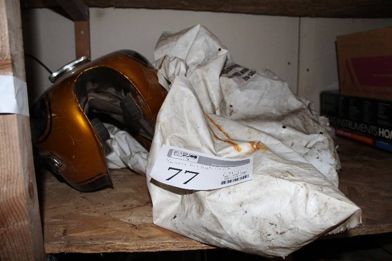 lot 77 image: Yamaha 250 Motorcycle Tank, Parts