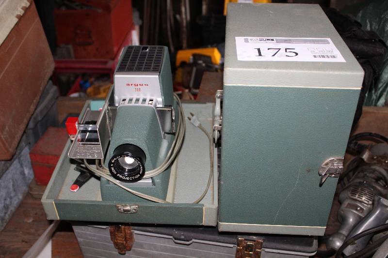 lot 175 image: Argus 300 Slide Changer Projector