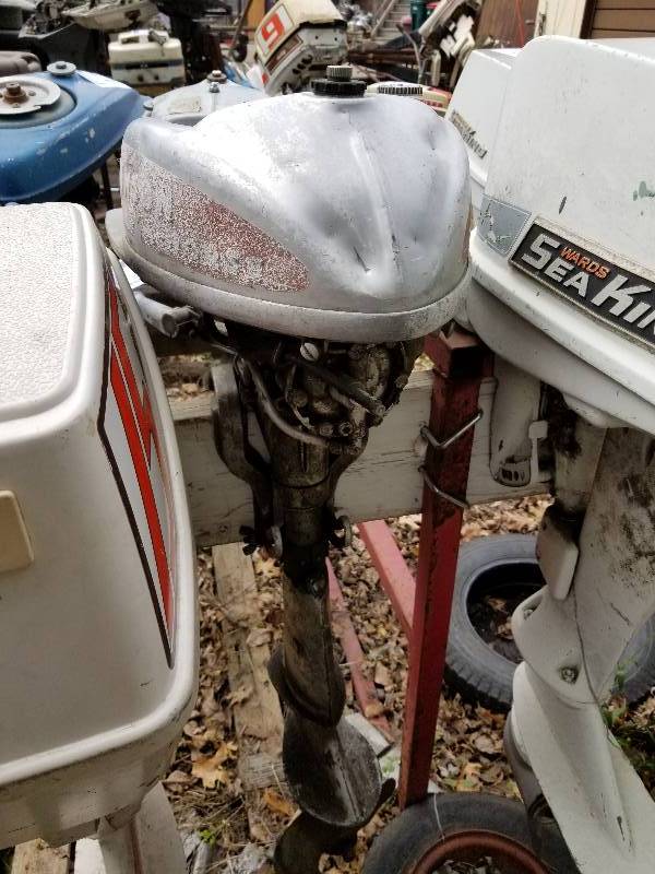 lot 15A image: 1950s  Vintage Johnson Sea Horse outboard motor