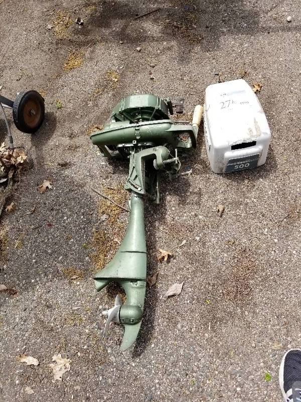 lot 27A image: 1970s Vintage 5.0 hp Clinton Outboard Two Stroke Motor