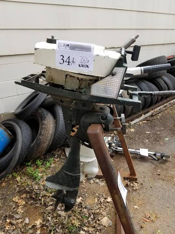 lot 34A image: 1960s Vintage 5 hp Two Stroke Outboard Motor