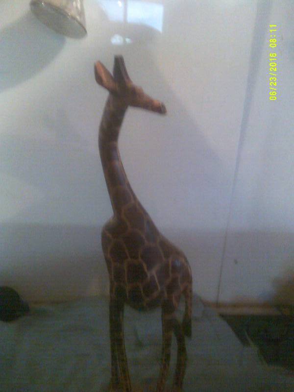 HAND CRAFTED WOODEN GIRAFFE