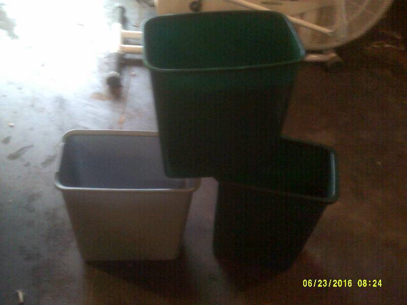 3 SMALL GARBAGE CANS