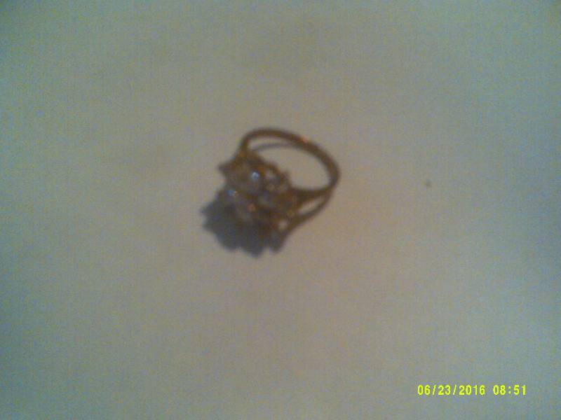 GOLD AND DIAMOND RING