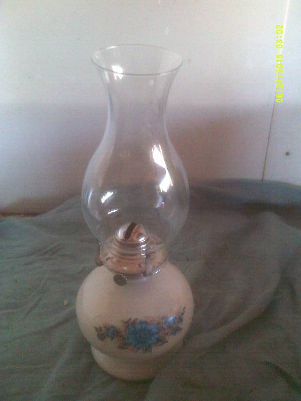 COLLECTIBLE OIL LAMP