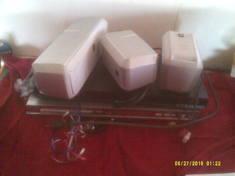 2 DVD PLAYERS AND 3 SPEAKERS