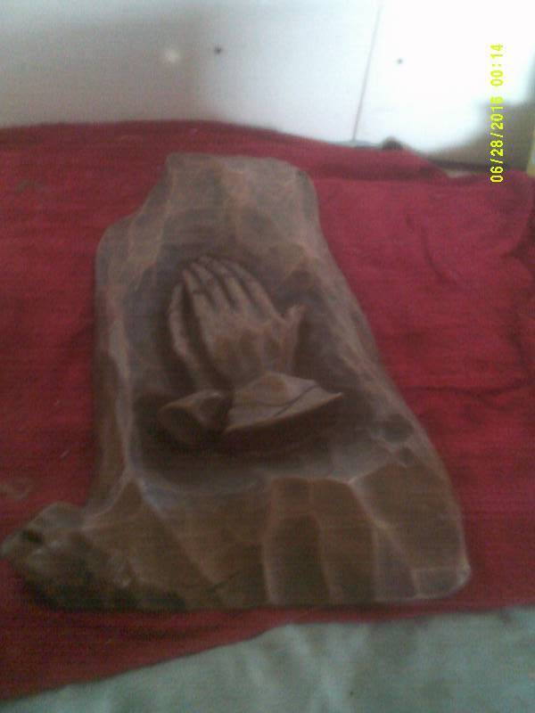 PRAYING HANDS WALL HANGING
