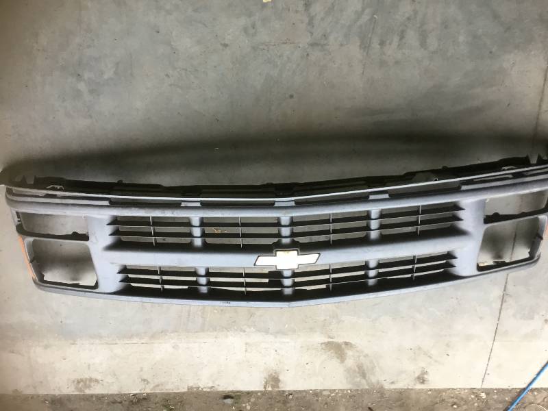 lot 12 image: 2500 - 2015 Chevy Grill Guard and Chrome  Front Bumper