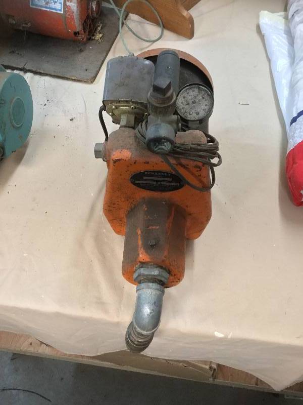 lot 38 image: Berkeley Water Pump - Model S3 - 115 Volt