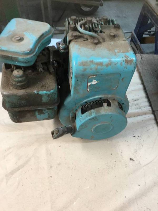 lot 39 image: 5 Horse Briggs and Stratton Motor