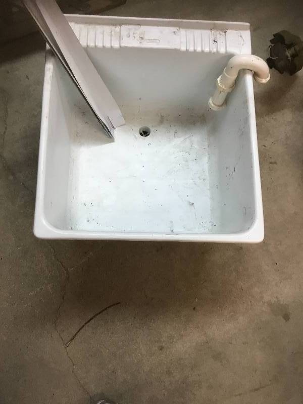 lot 44 image: Utility Sink - With all 4 Legs