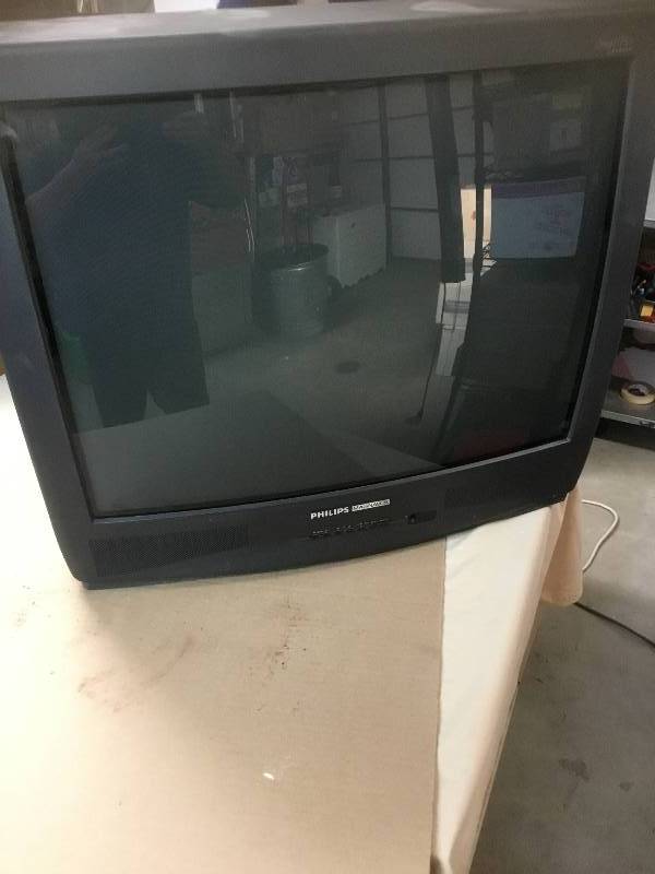 lot 53 image: Phillips Magnavox 27 Inch TV