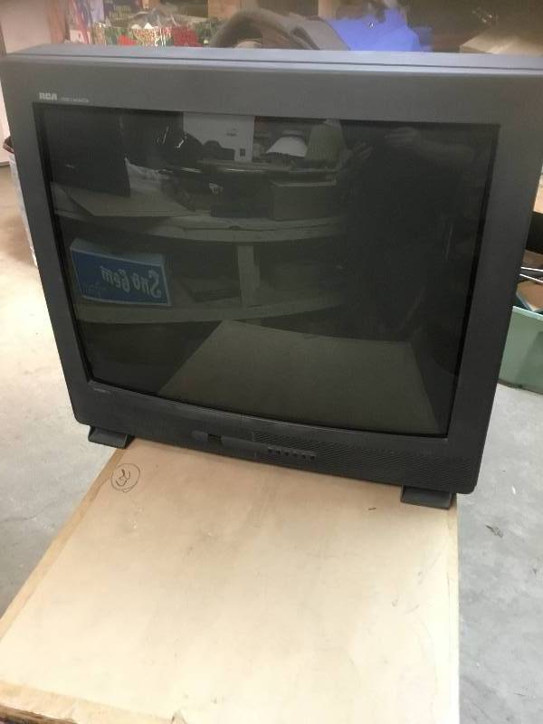 lot 54 image: RCA TV  32 Inch - Color Track Plus - Works