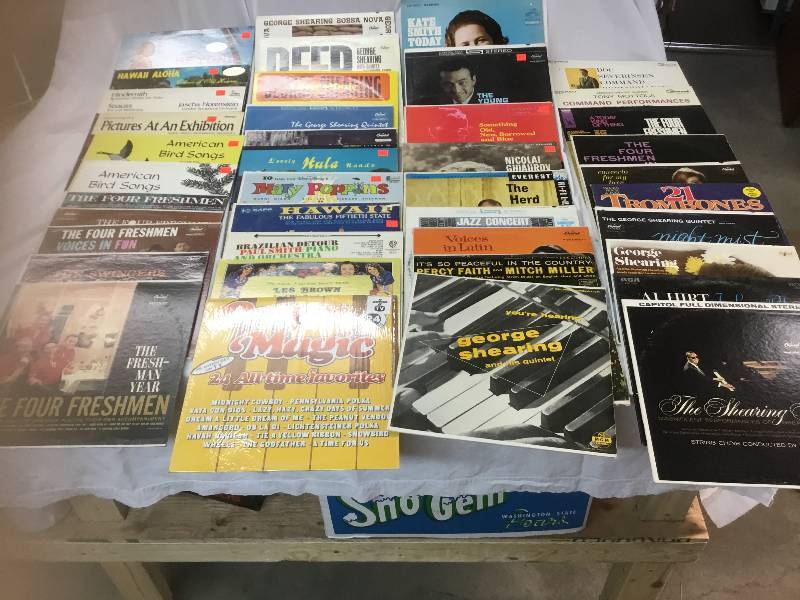 lot 82 image: 40 records LP 33 13 vinly