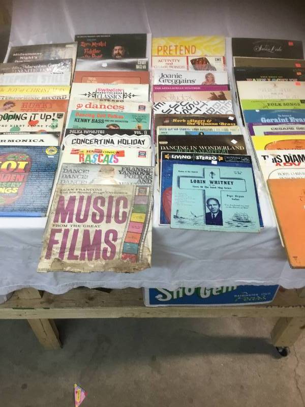 lot 84 image: 40 records LP 33 13 vinly
