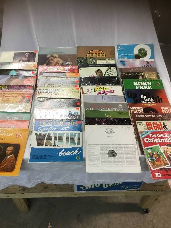 lot 86 image: 40 records LP 33 13 vinly