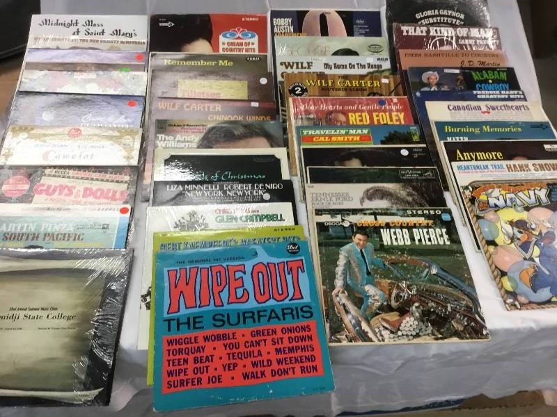 lot 89 image: 40 records LP 33 13 vinly