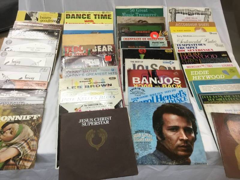 lot 90 image: 40 records LP 33 13 vinly
