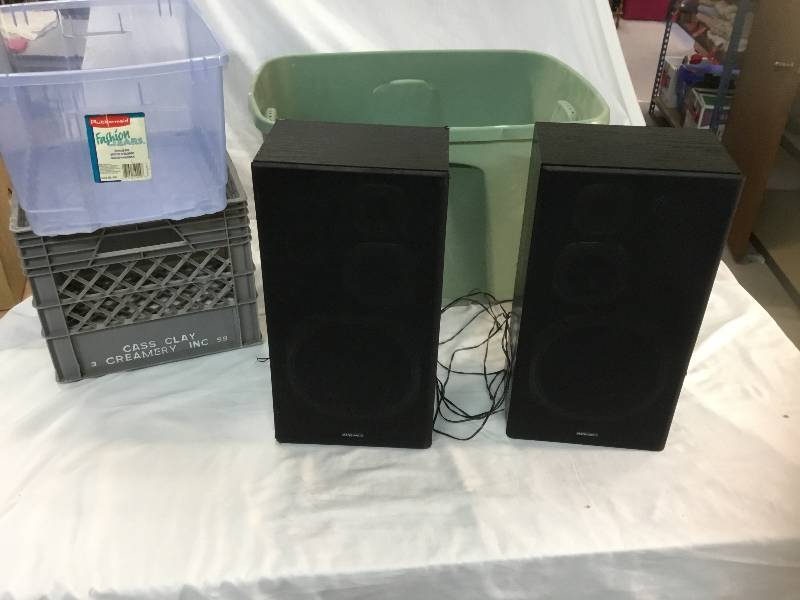 lot 120 image: Pair Magnavox speakers and 2 totes and crate